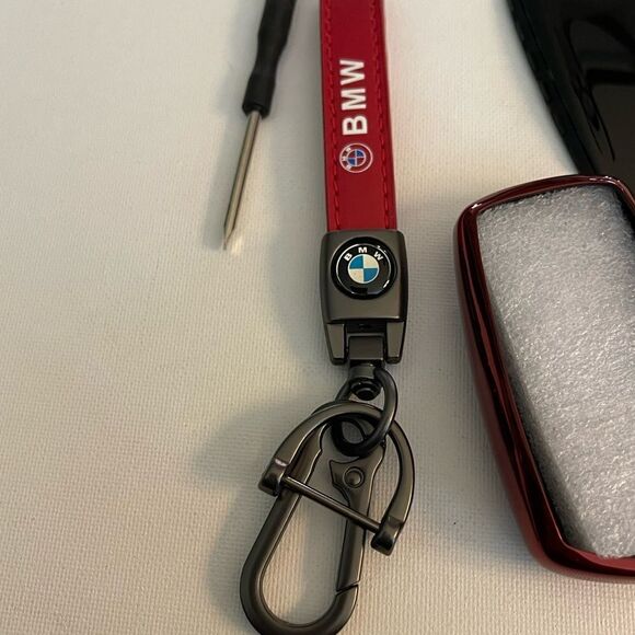 BMW Logo key fob Keychain in Red Leather & Key Fob Cover in black & Red NWT - Picture 8 of 11